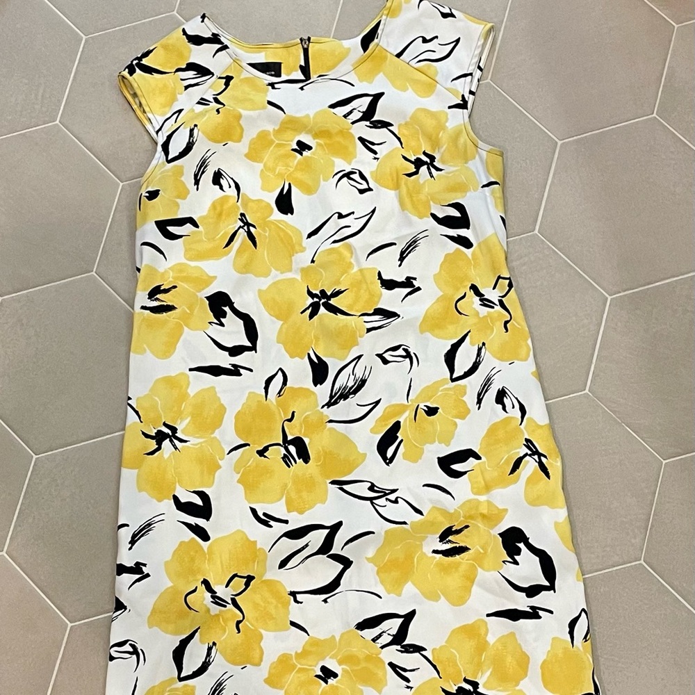 Adorable floral shift dress size 12
